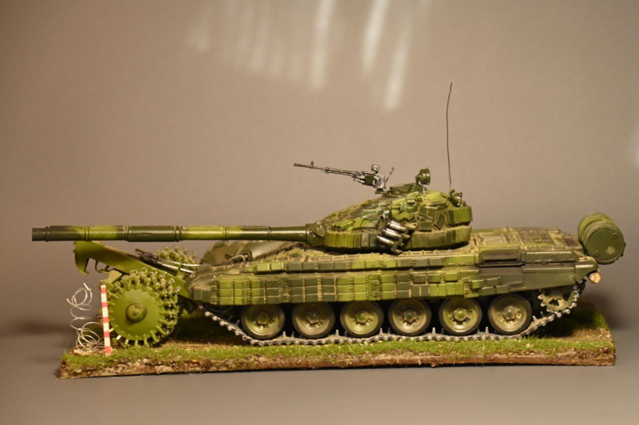 Т-72б с минным тралом КМ-1