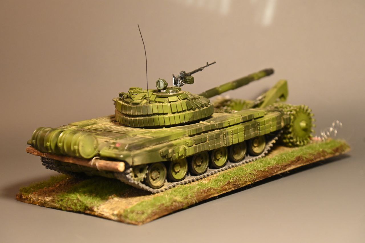 Т-72б с минным тралом КМ-1
